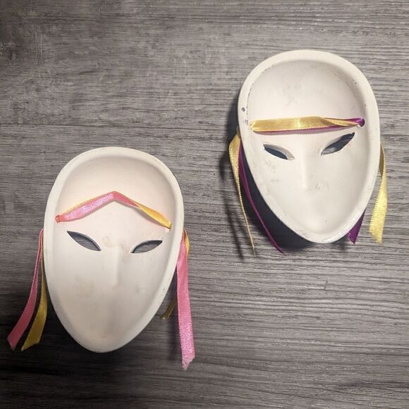 lot #101 Handmade Set of 2 Ceramic Vintage Glitter Mardi Gras Wall Decor Mask - Picture 6 of 6